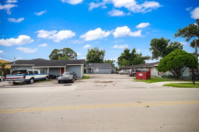 Building Photo - 13928 Bandera St