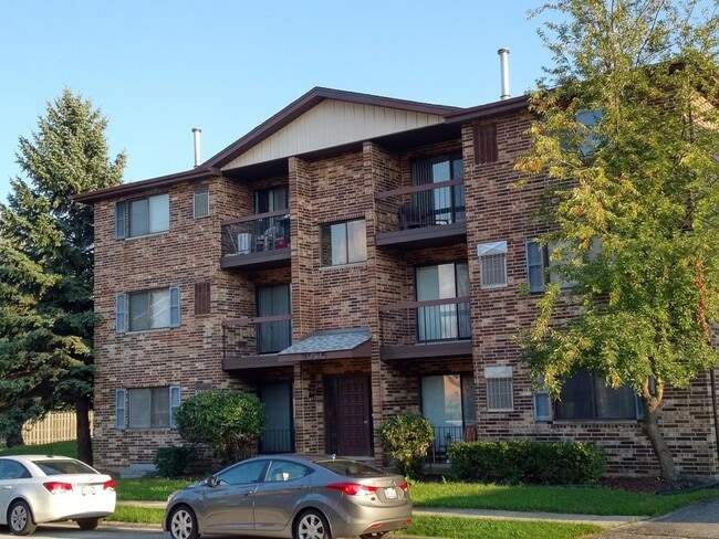 Building Photo - 9025 Lincoln Ct