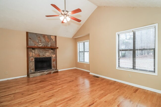 Building Photo - 1204 Trout Dr