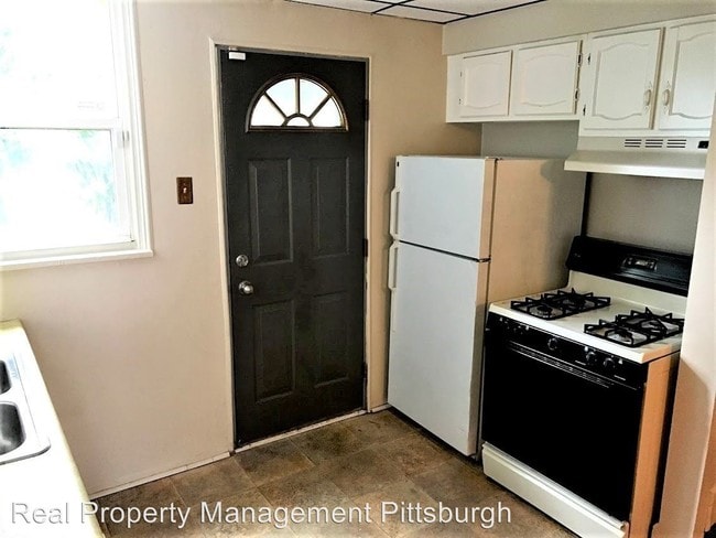 Building Photo - 2 br, 1 bath House - 3028 Merwyn Ave