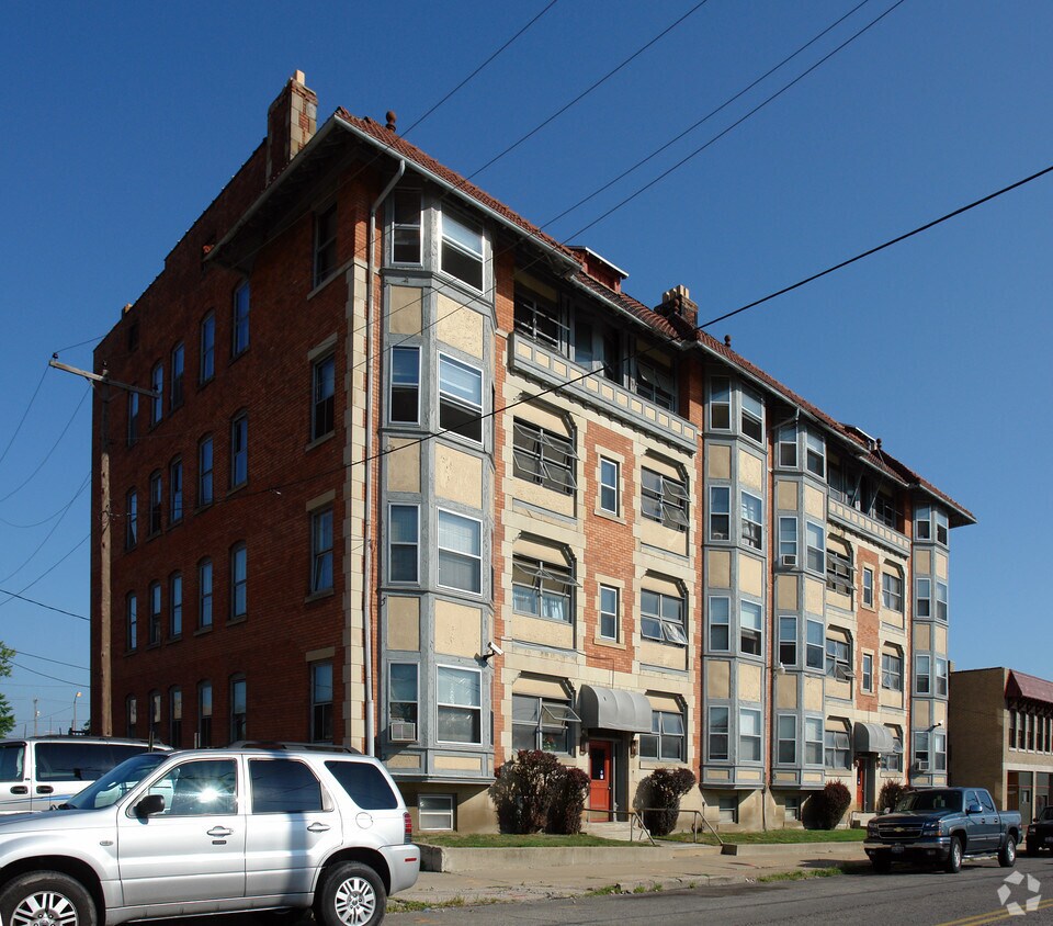 Primary Photo - 321 16th St