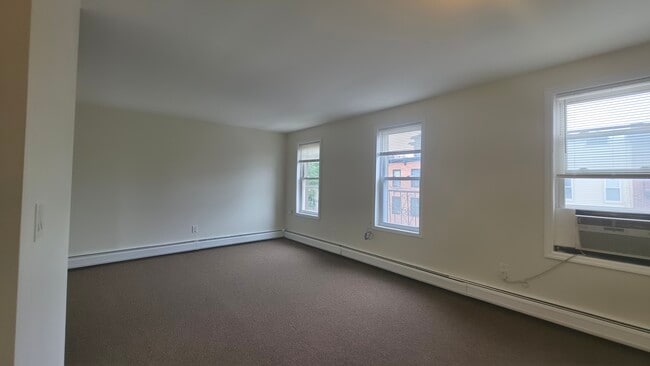 Building Photo - 77 Colgate St