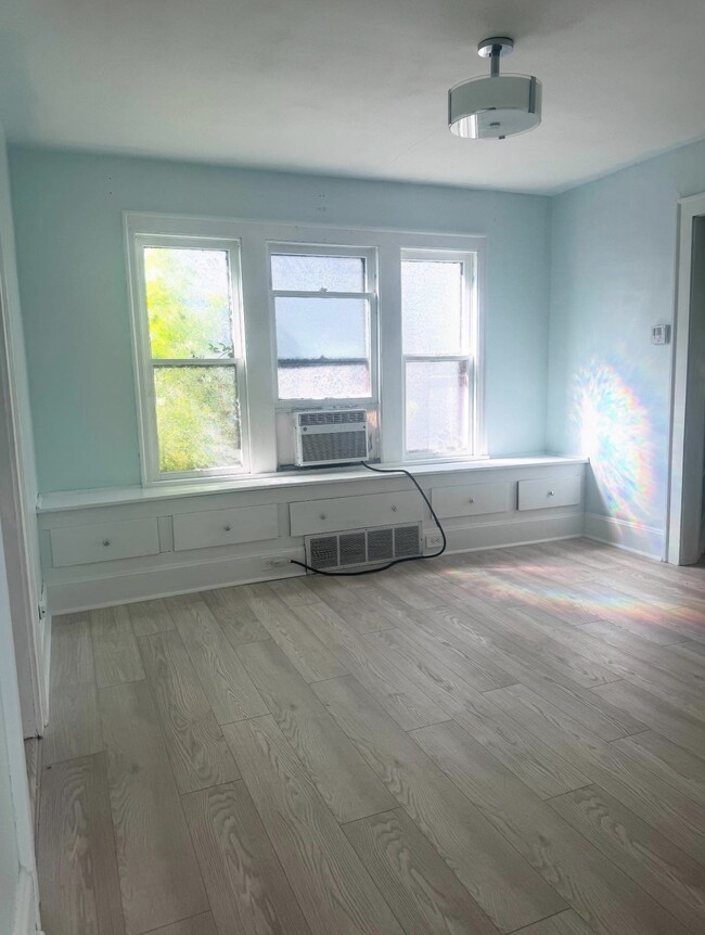 Building Photo - 2171 Carabel Ave