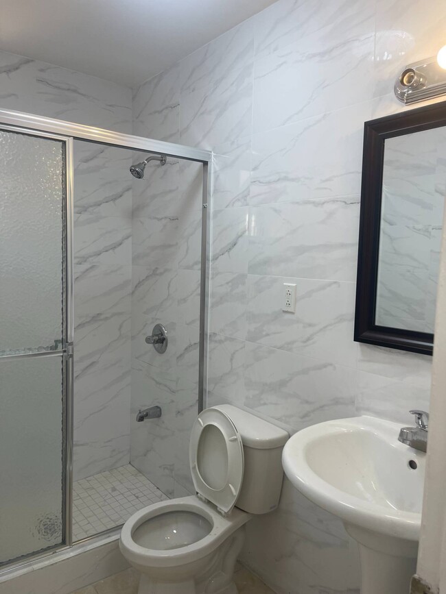 Foto del edificio - 2430-2485 85th St