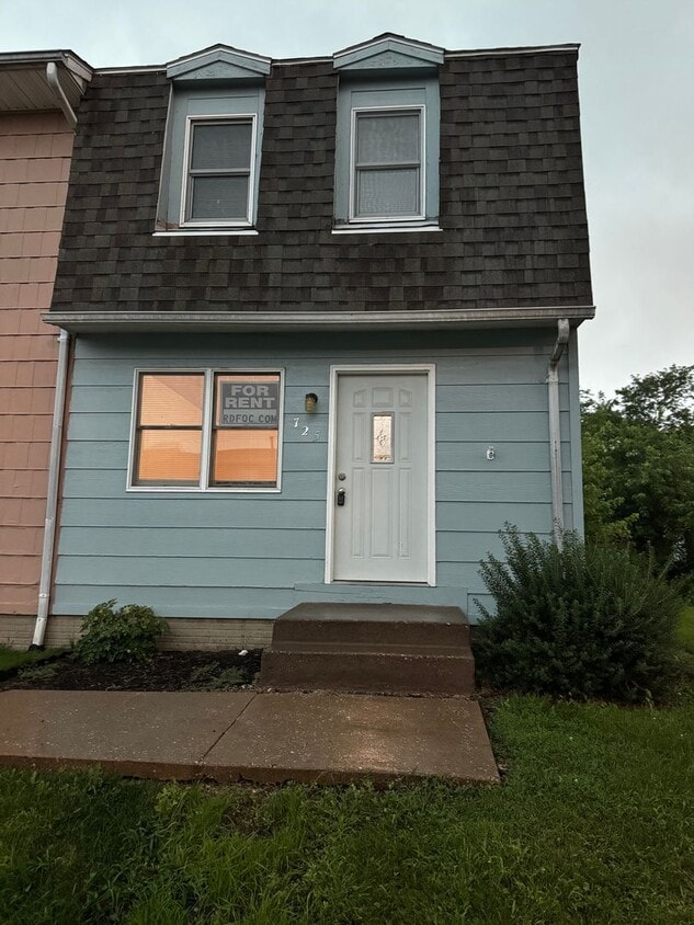 Primary Photo - 725 W 61st St