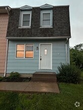 Building Photo - 725 W 61st St