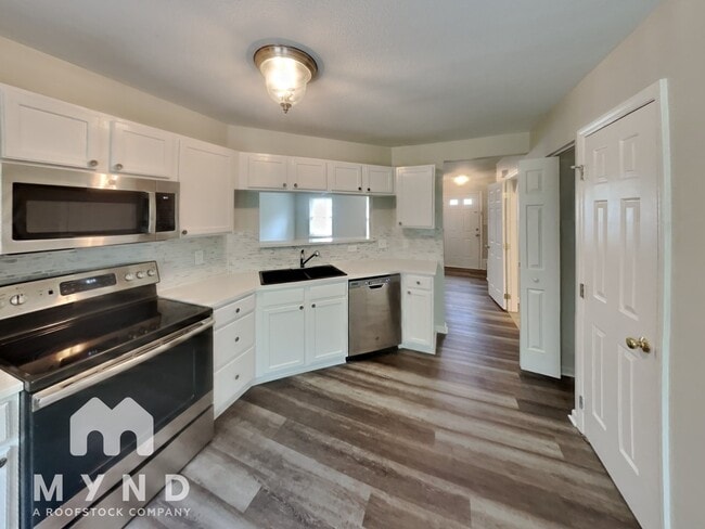 Building Photo - 217 Gladstone Dr