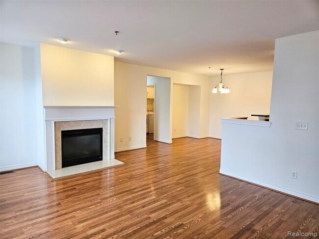 Foto del edificio - 264 Village Way S