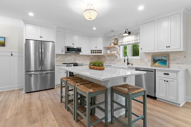 Building Photo - 241 E River Bend Dr