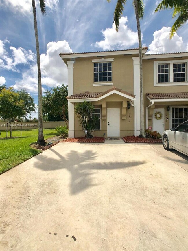 Foto del edificio - 12218 S W 8th Ct