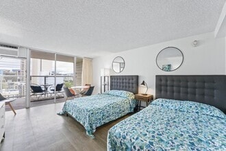 Building Photo - 445 Seaside Ave
