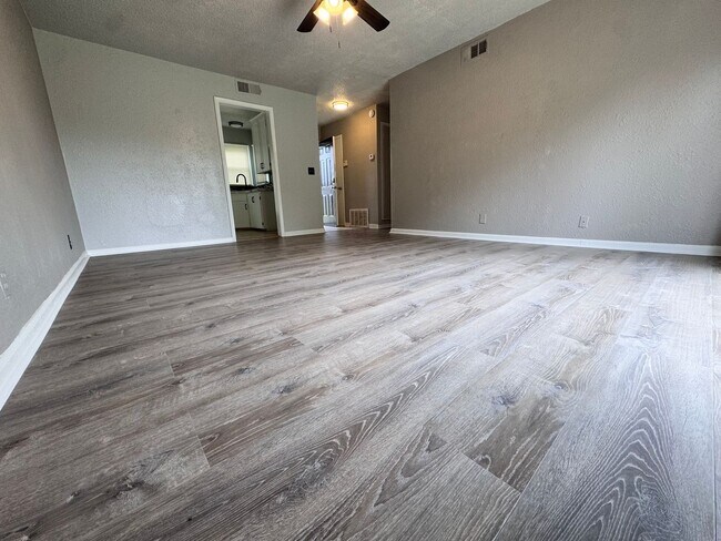 Foto del edificio - 4376 N Frankfort Pl