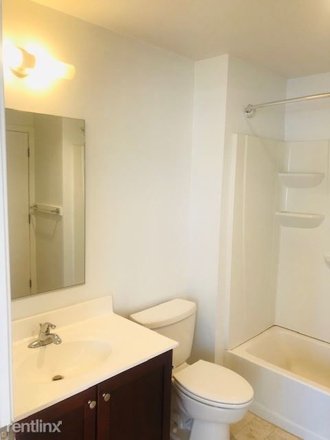Building Photo - 2 br, 1 bath  - 3300 Henry Ave # 200
