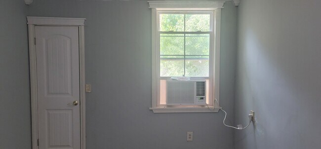 Building Photo - 626 Oglethorpe Street
