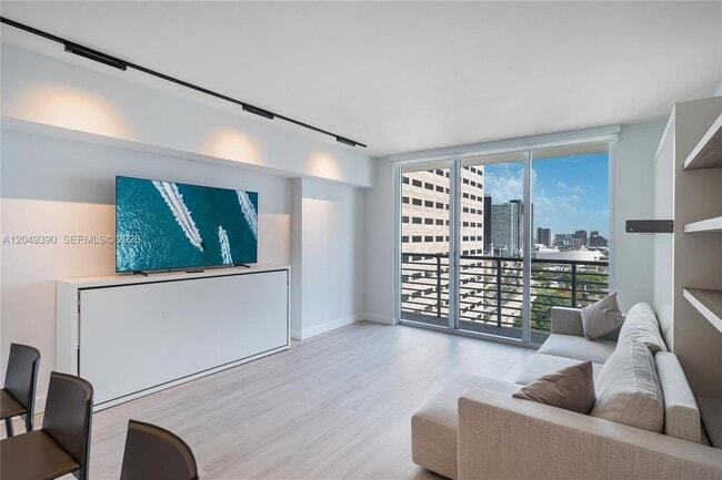 Foto del edificio - 325 S Biscayne Blvd