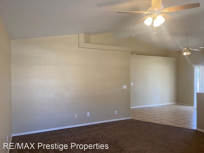 Foto del edificio - 3 br, 2 bath House - 4876 Van Nuys Rd