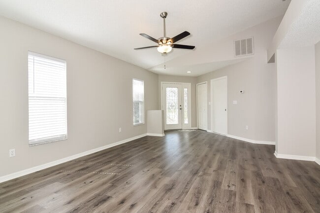 Foto del edificio - 22649 St Thomas Cir