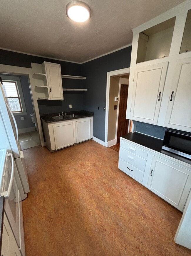 Building Photo - Classic Northside Home with fenced yard an...