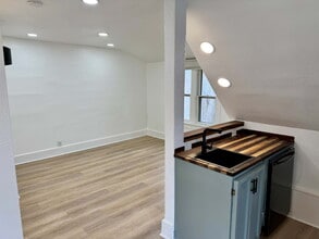 Building Photo - 1716 2nd St S