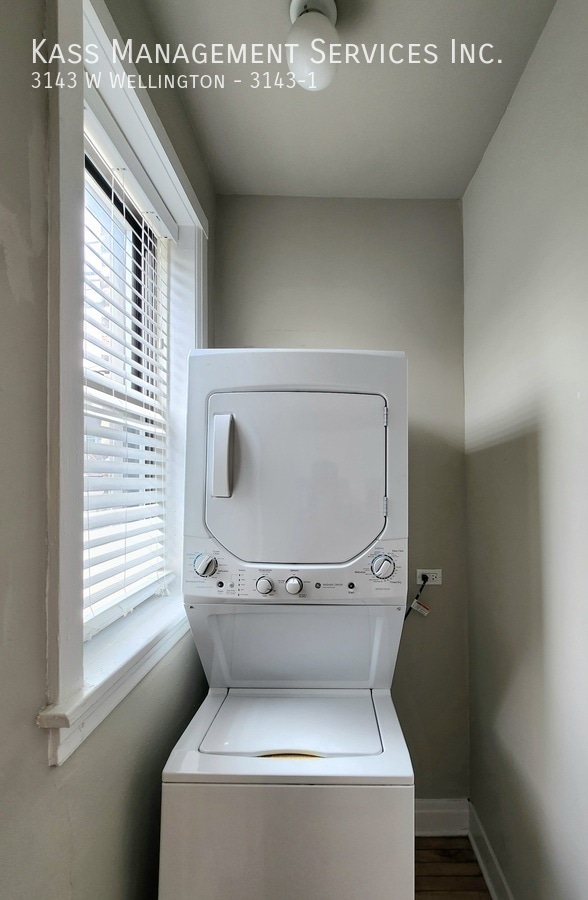 Photo - 3143 W Wellington-3143-1 Apartment