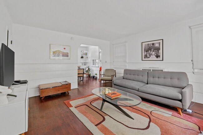 Front front door/ living room - 157 South Westmoreland Avenue