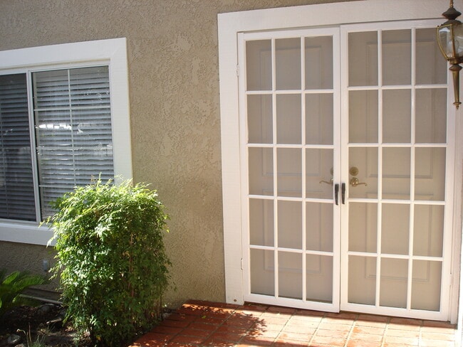 Building Photo - 1838 Coolcrest Way