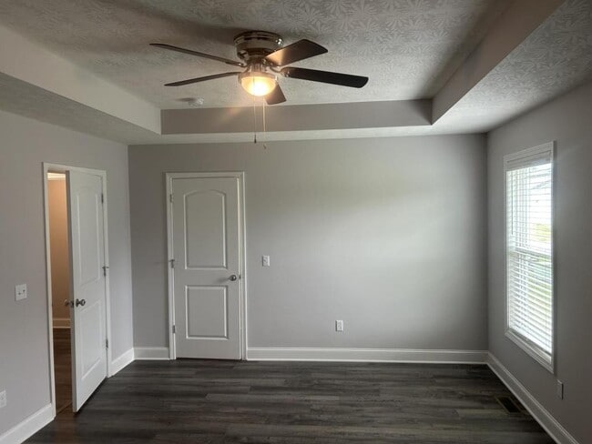 Building Photo - 482 Labrador Dr