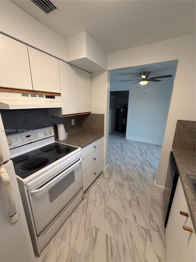 Building Photo - 3558 Everglades Rd