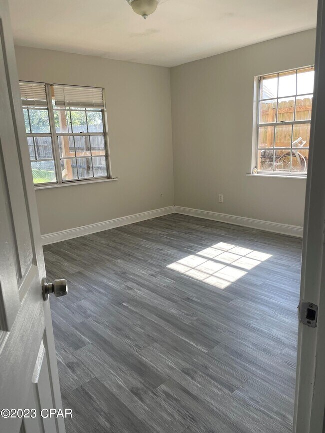 Building Photo - 1925 W 27th St