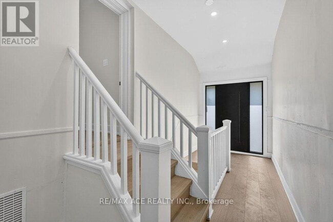 Building Photo - 11 Faircroft Blvd