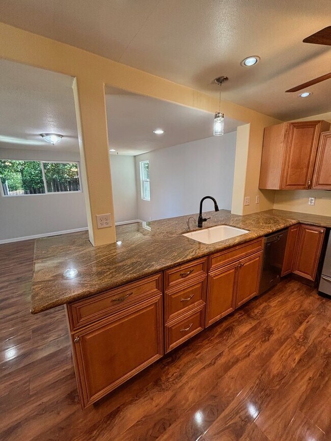 Foto del edificio - Updated 3 Bedroom 2 Bathroom Single Family...
