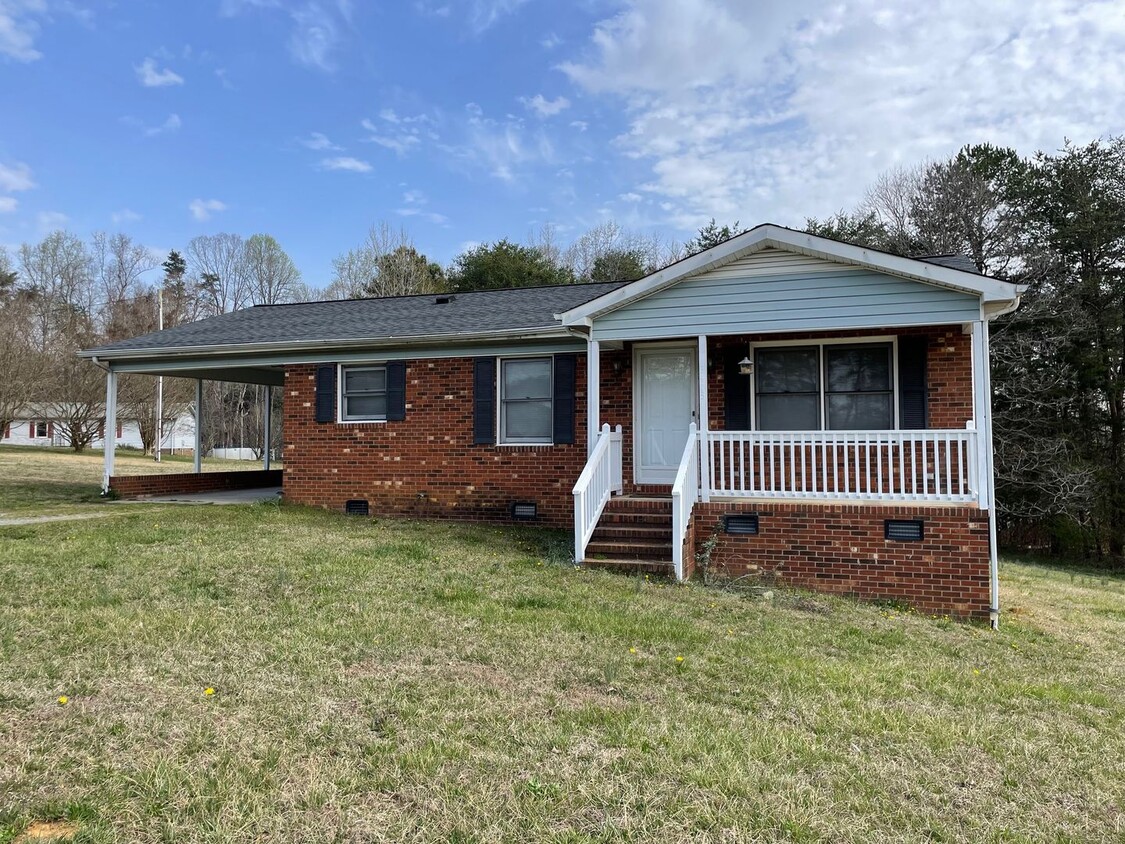 Primary Photo - 2 Bedroom, 1 Bath Brick home Located in Fr...