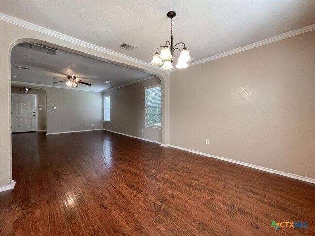 Building Photo - 2237 Stoneleigh Dr