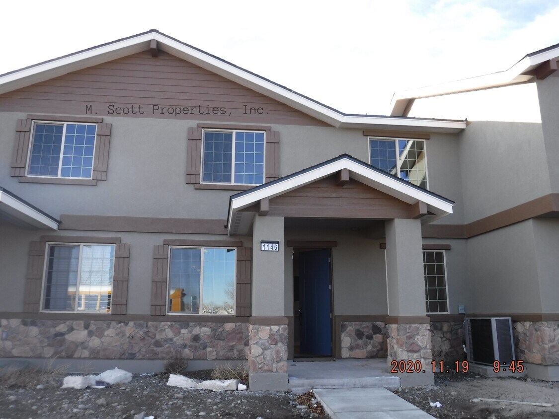 Primary Photo - 1146 Montevideo Cir