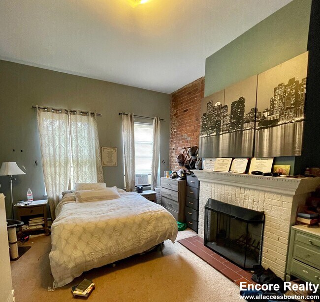 Foto del edificio - 15 Stearns Rd