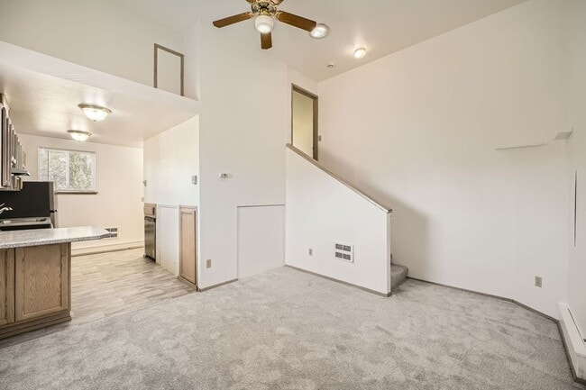 Building Photo - Shorewood Place 1031