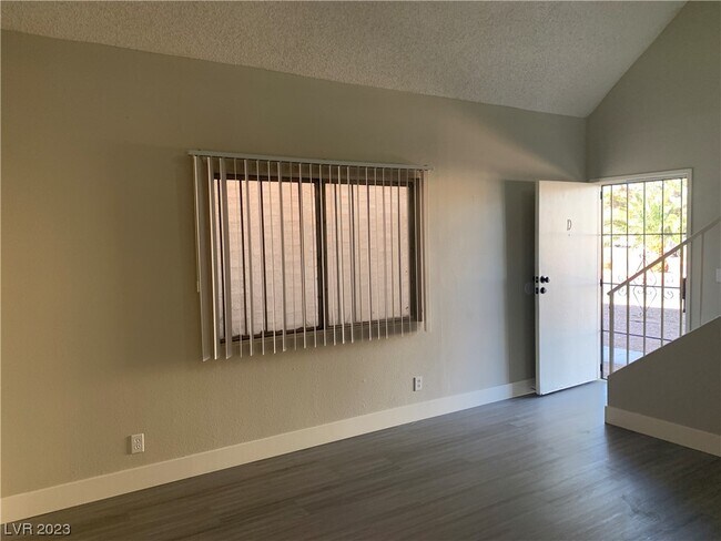 Foto del edificio - 5187 Garden Ln
