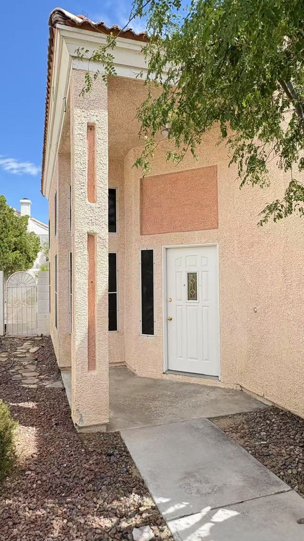Foto del edificio - 7824 Millhopper Ave