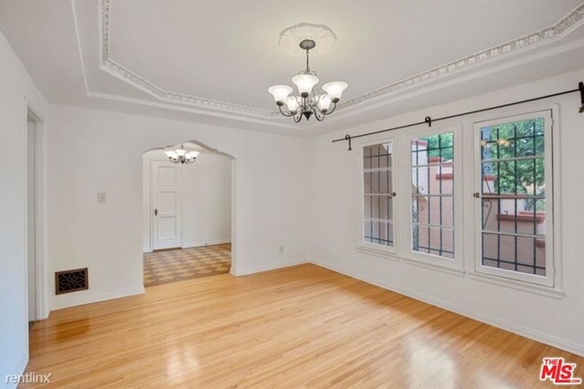 Building Photo - 3 br, 2 bath Condo - 1118 S Orange Grove Ave