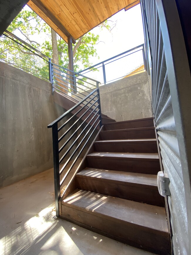 Building Photo - 513 E 200 S