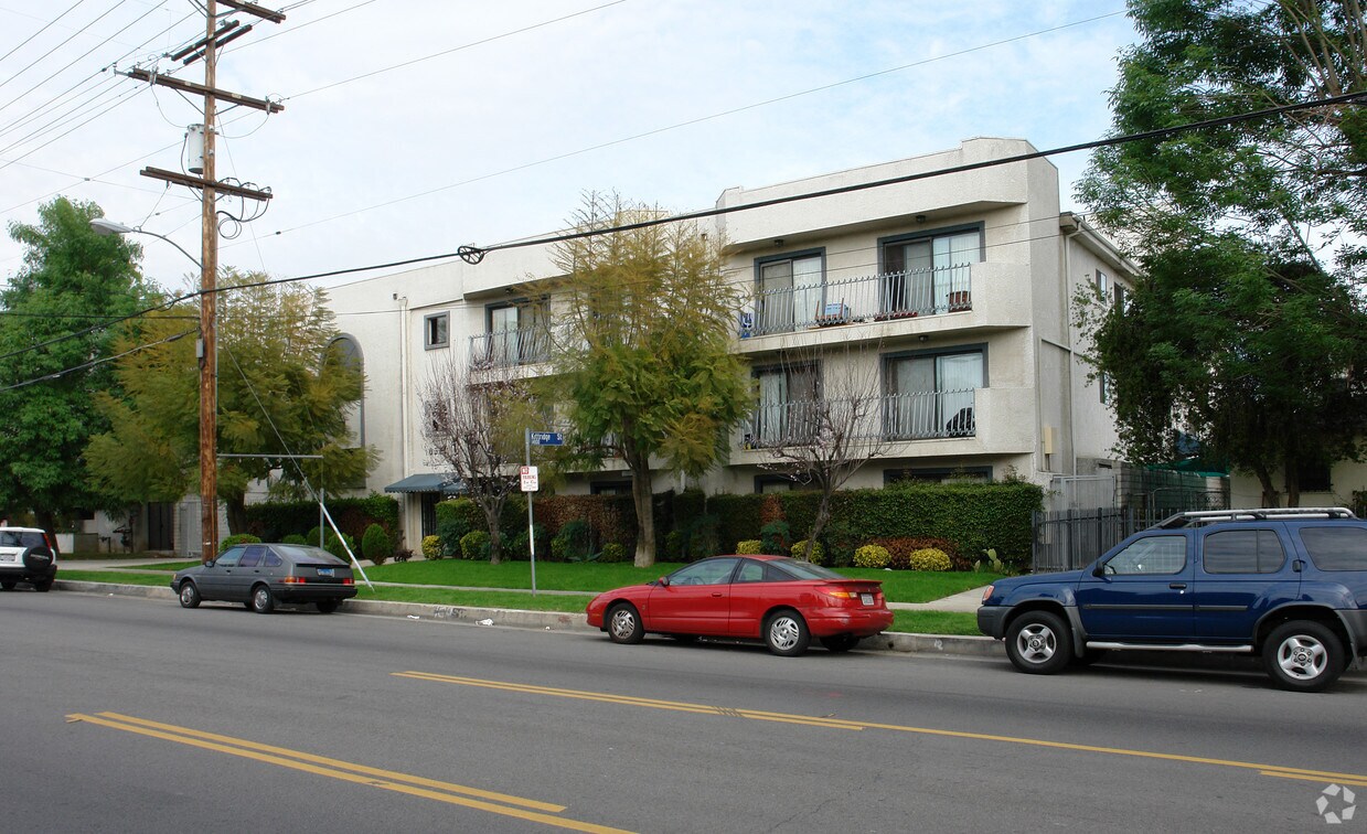 Foto del edificio - Hazeltine Apartments