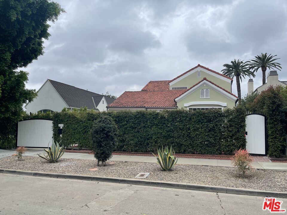 Foto principal - 459 S Citrus Ave