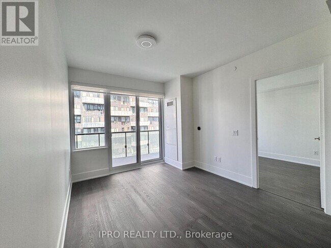 Photo du bâtiment - 480-1480 Front St W