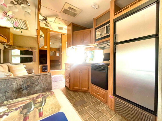 Building Photo - 464 Ellis St