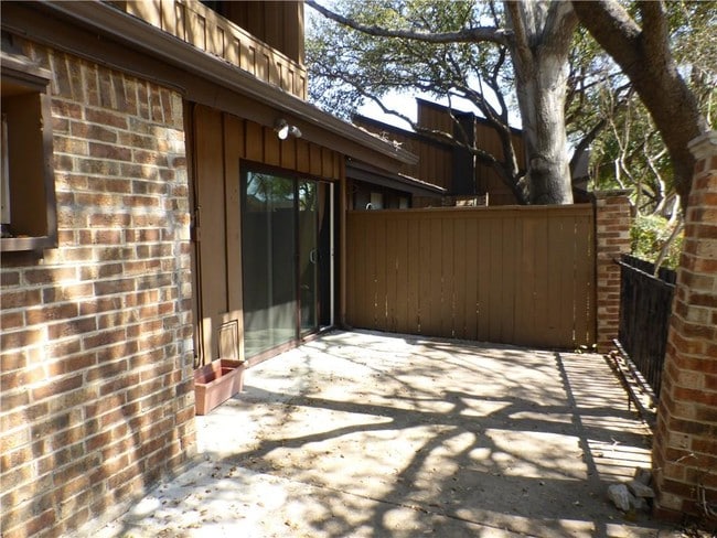 Building Photo - 3111 Golden Oak