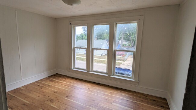 Foto del edificio - 121 E Holbrook Ave