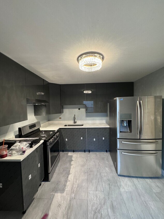 Foto principal - 13230 S Saint Lawrence Ave