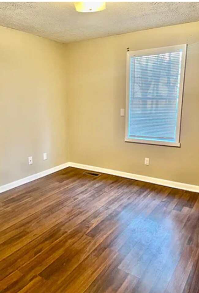 Foto del edificio - 839 Alexandria Rd SW