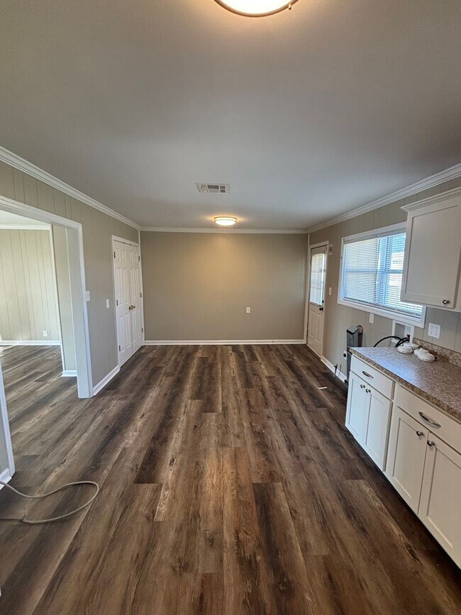 Building Photo - 2625 Moeling St