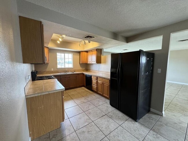 Foto del edificio - 1345 Agate Ave